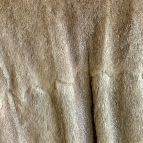 Fur cape made by FETTNER FURS - Picture 11 of 15